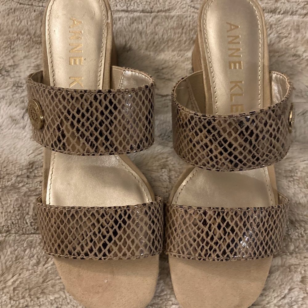 : : ANNE KLEIN NEW Faux Snake Skin Sandals with Chunky Heels : : - Picture 12 of 13
